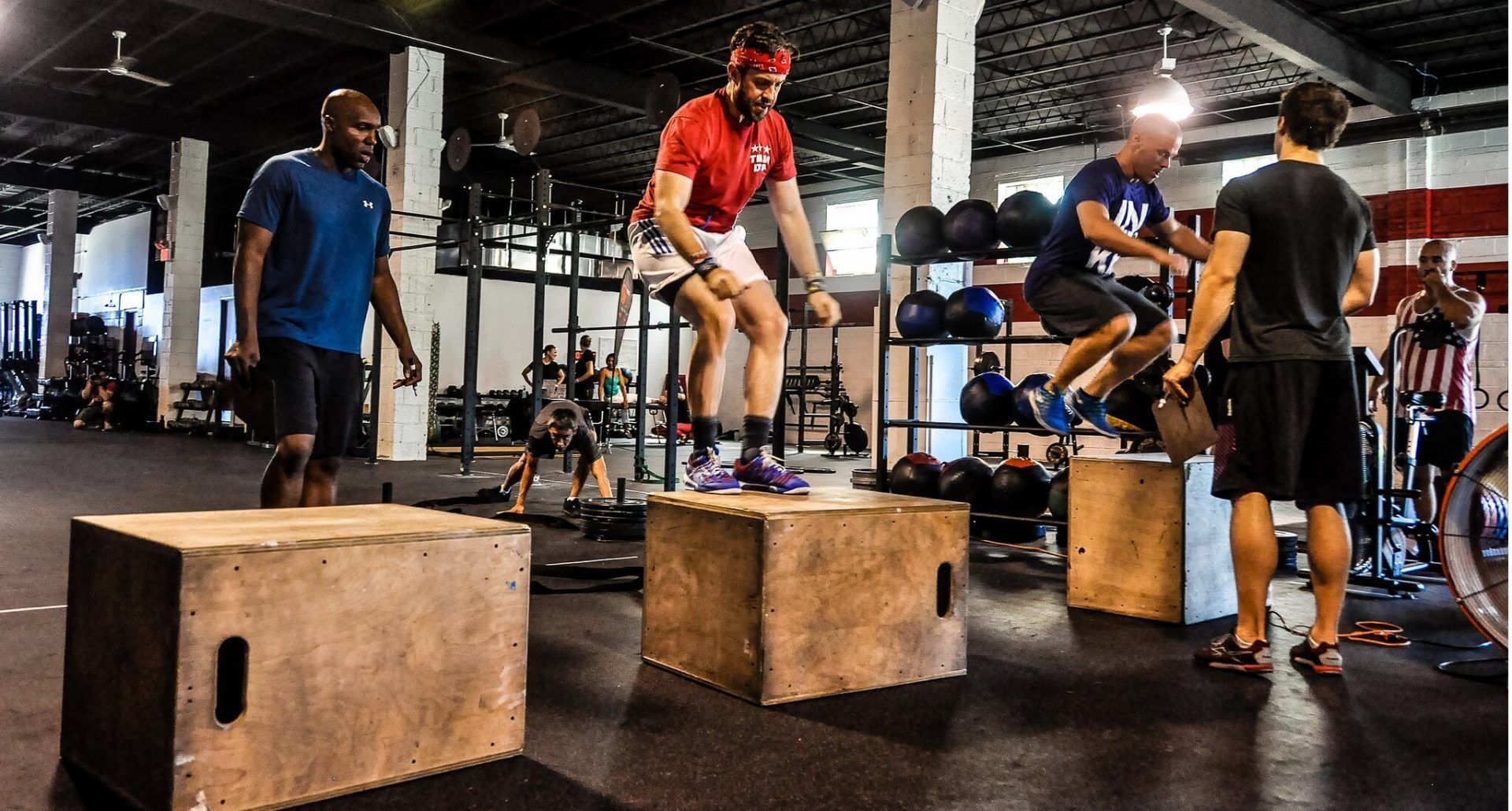 5 Reasons Entrepreneurs Are Turning To Crossfit In Droves 5 Crossfit-Is-Socially-Community-Driven-Image
