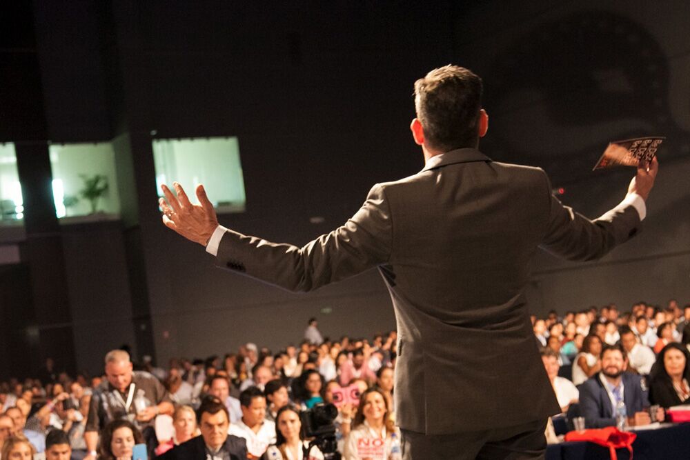 How To Be A Motivational Speaker: 4 Key Components 1 Components How To Be A Motivational Speaker Image - Ts