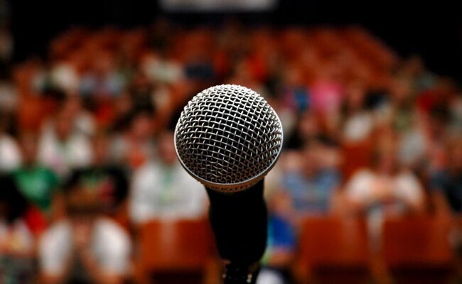 How To Be A Motivational Speaker: 4 Key Components 2 Components For Becoming Motivational Speaker Image - Ts